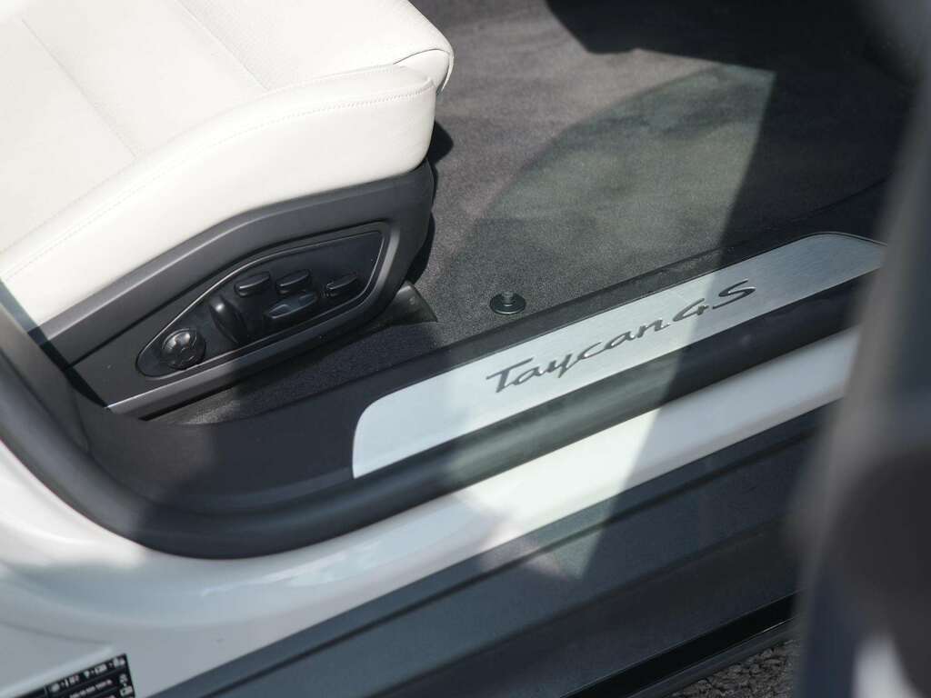 Porsche Taycan Taycan 4 Cross Black #32