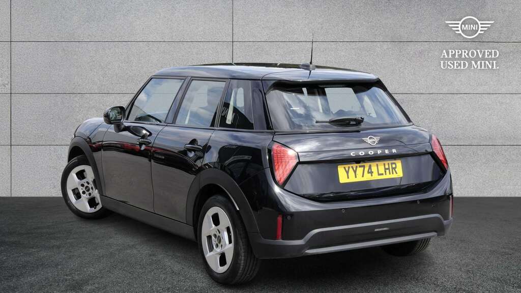Mini Hatch 1.5 C Classic 2024 Black #2