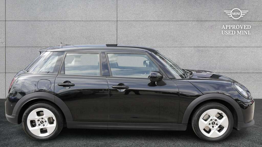 Mini Hatch 1.5 C Classic 2024 Black #3
