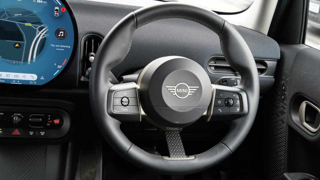 Mini Hatch 1.5 C Classic 2024 Black #5