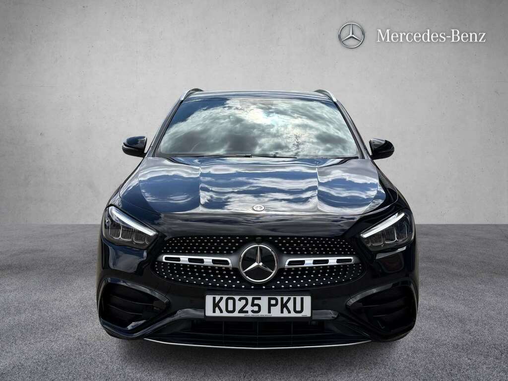 Mercedes-Benz GLA Class 220D 4Matic Amg Line Executive 2025 Black #6