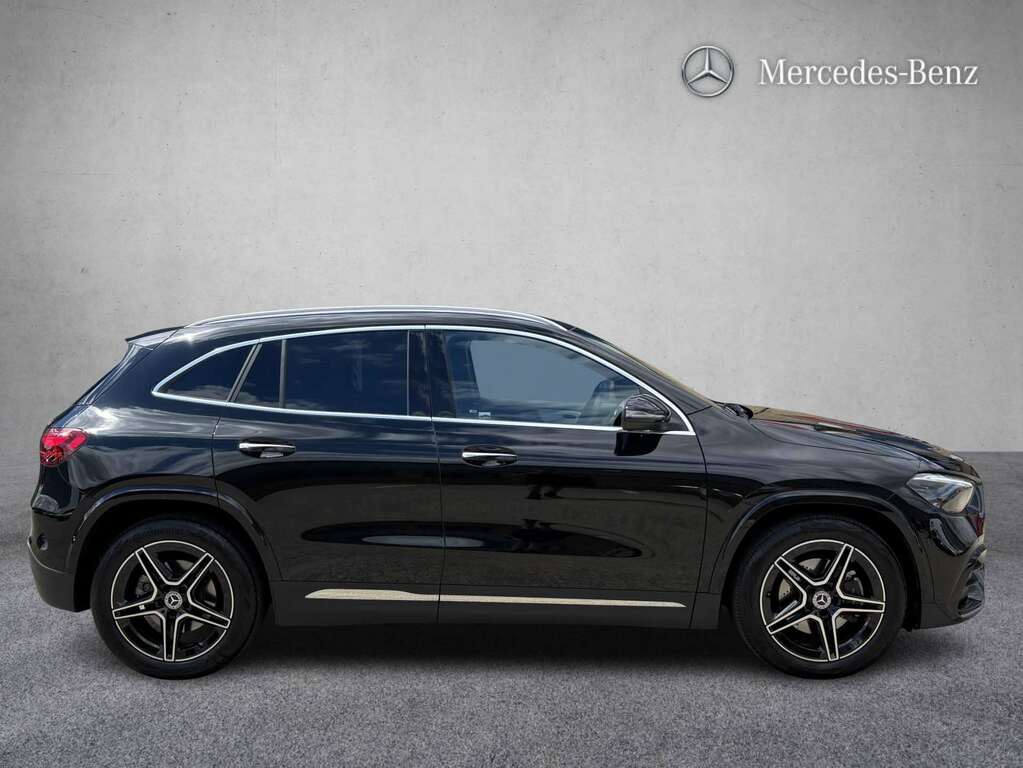 Mercedes-Benz GLA Class 220D 4Matic Amg Line Executive 2025 Black #3