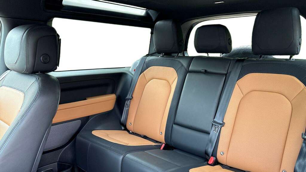 Land Rover Defender 90 2.0 P300 X-dynamic Hse 90 2024 Black #4