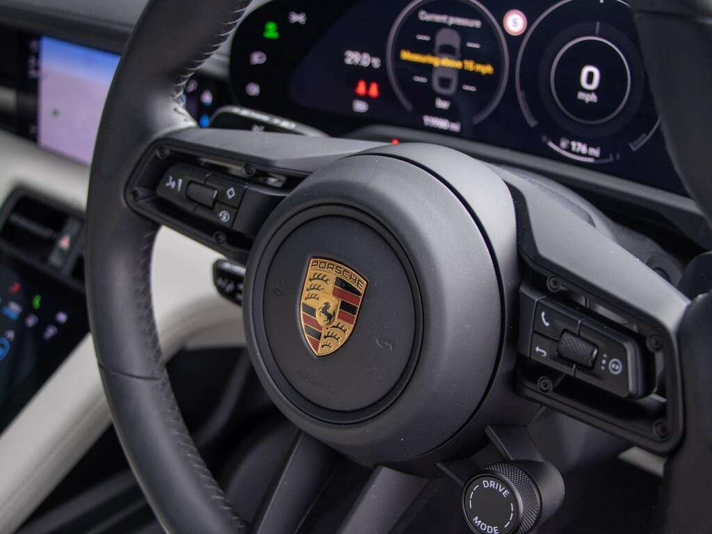 Porsche Taycan Performance Plus 93.4Kwh 4S Saloon Au #25