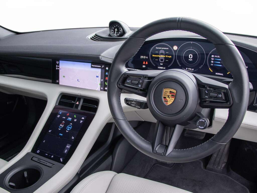 Porsche Taycan Performance Plus 93.4Kwh 4S Saloon Au #26