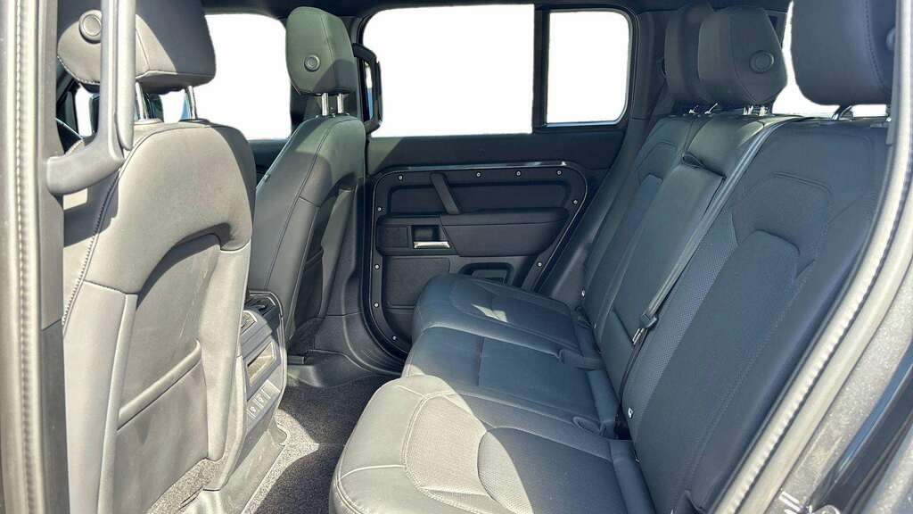 Land Rover Defender 110 3.0 D250 X-dynamic Se 110 2025 Grey #4