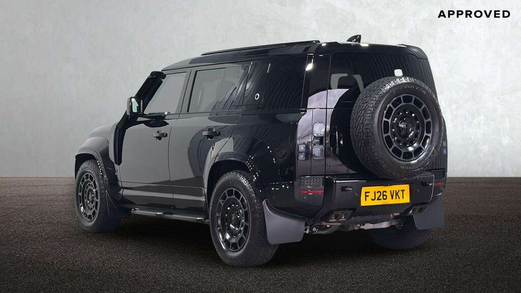 Land Rover Defender 110 4.4 P635 Octa Black 110 2026 Black #2