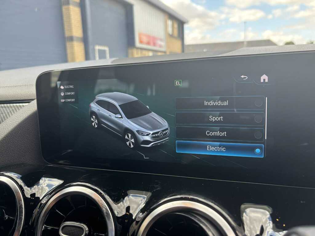 Mercedes-Benz GLA Class 250E 15.6Kwh Exclusive Editi... 2021 Red #37
