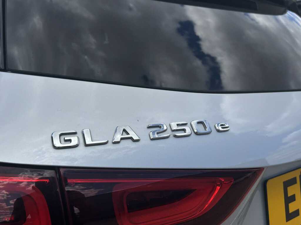 Mercedes-Benz GLA Class 250E 15.6Kwh Exclusive Editi... 2021 Red #11