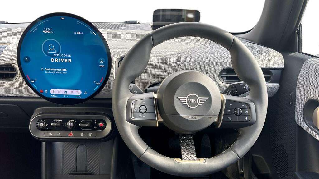 Mini Hatch 1.5 C Exclusive 2025 Green #6