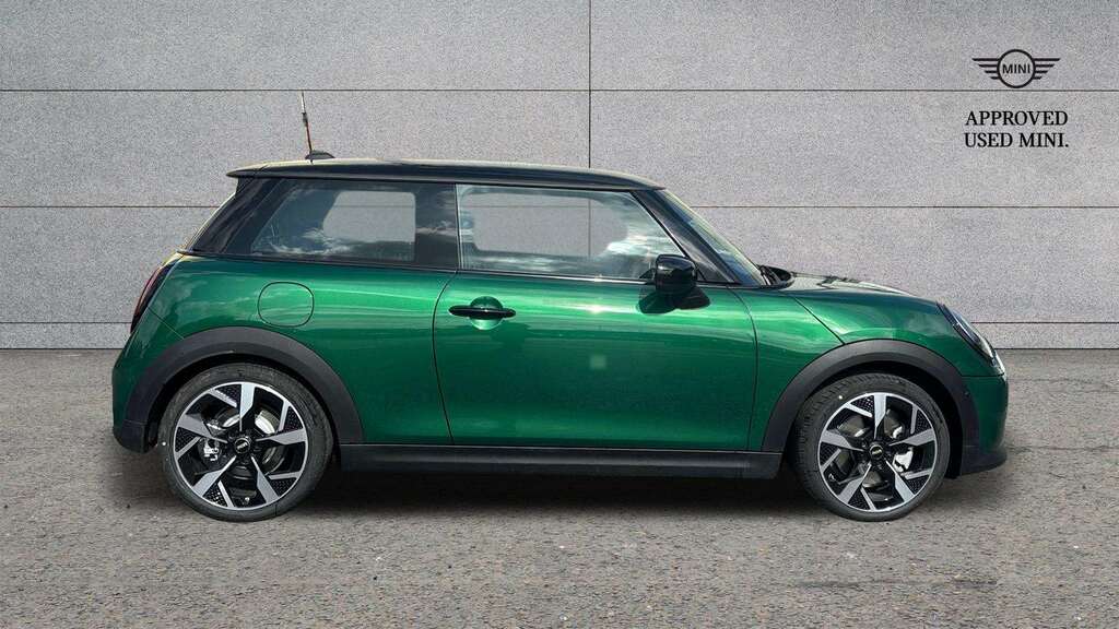 Mini Hatch 1.5 C Exclusive 2025 Green #3