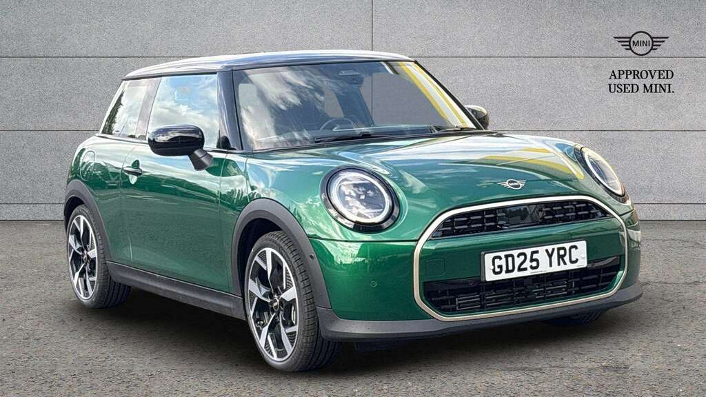 Mini Hatch 1.5 C Exclusive 2025 Green