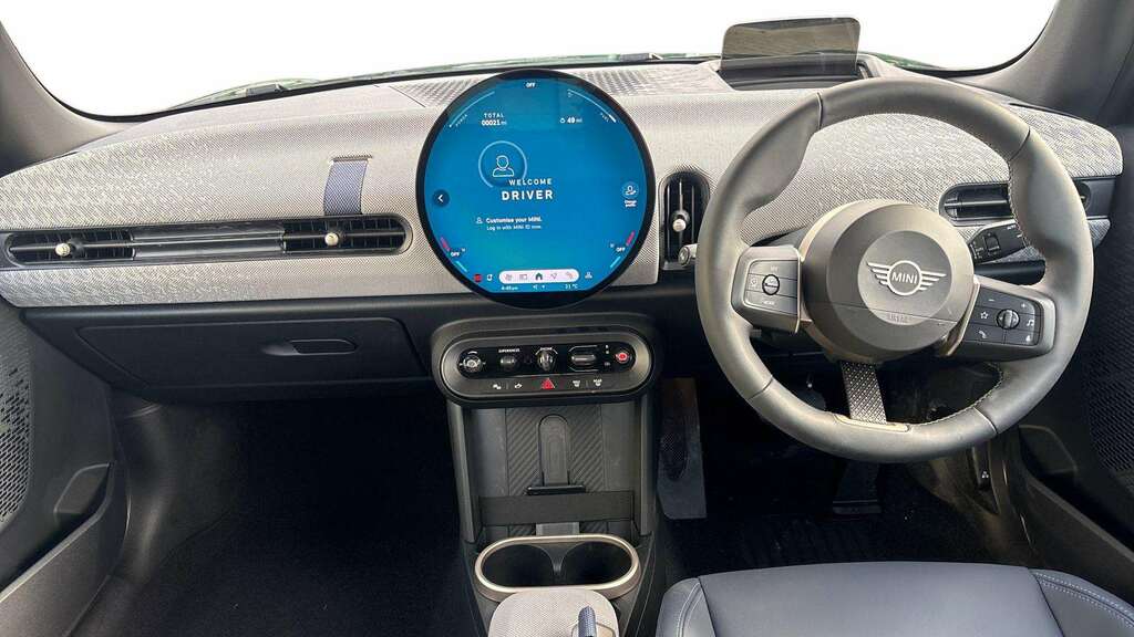 Mini Hatch 1.5 C Exclusive 2025 Green #5