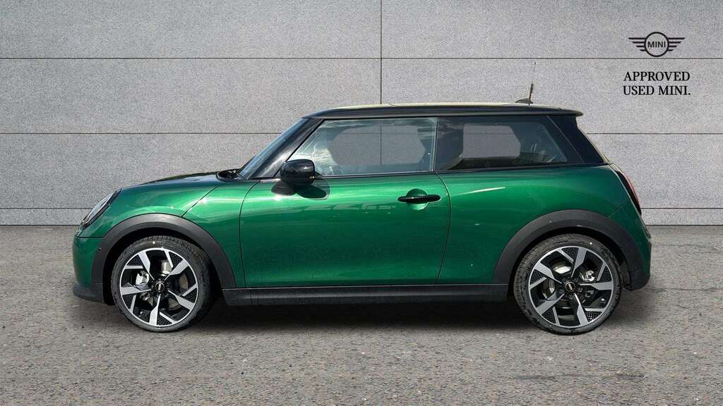 Mini Hatch 1.5 C Exclusive 2025 Green #4