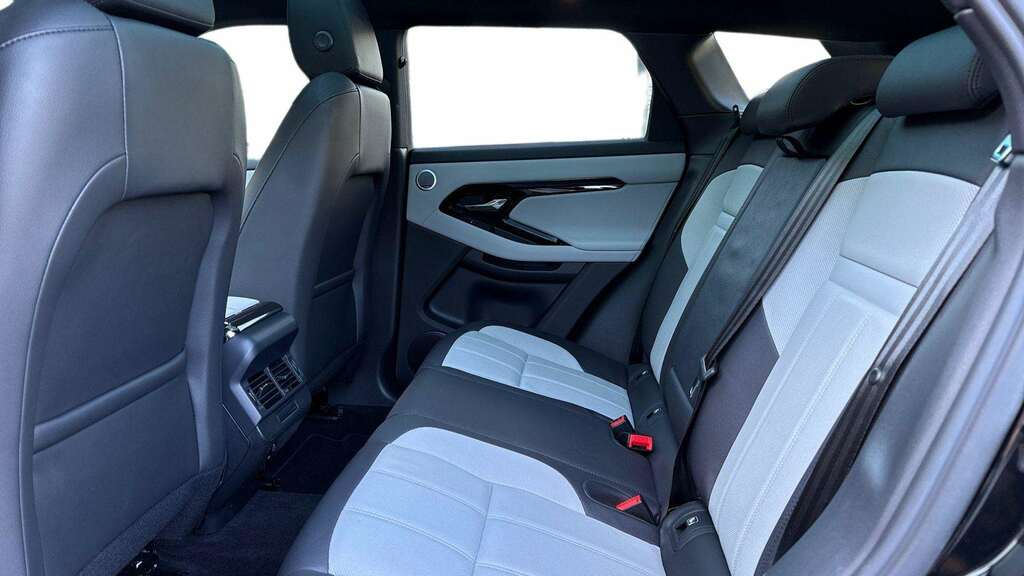Land Rover Range Rover Evoque 2.0 D200 Edition 2025 Black #4
