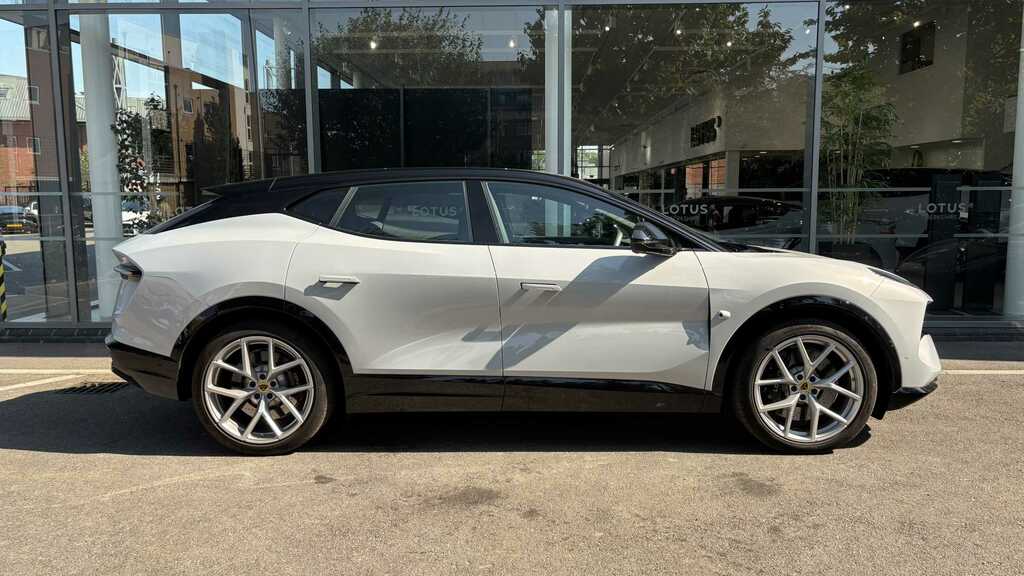 Lotus Eletre 450Kw 600 Gt 112Kwh 2025 White #2