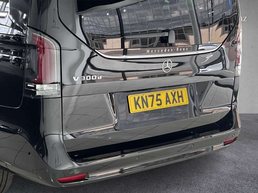 Mercedes-Benz V Class V300 D Premium 9G-tronic Extra Long 2025 Black #11