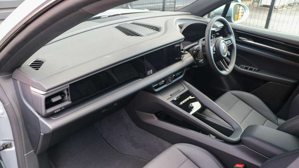 Porsche Macan 4 2026 2026 Silver #5
