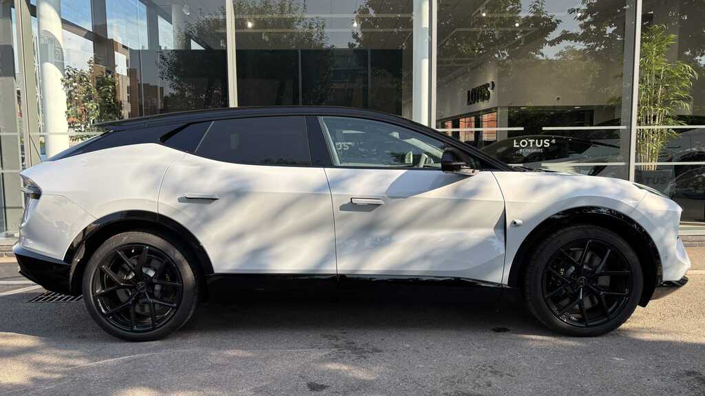 Lotus Eletre 450Kw 600 Gt 112Kwh 2026 White #2