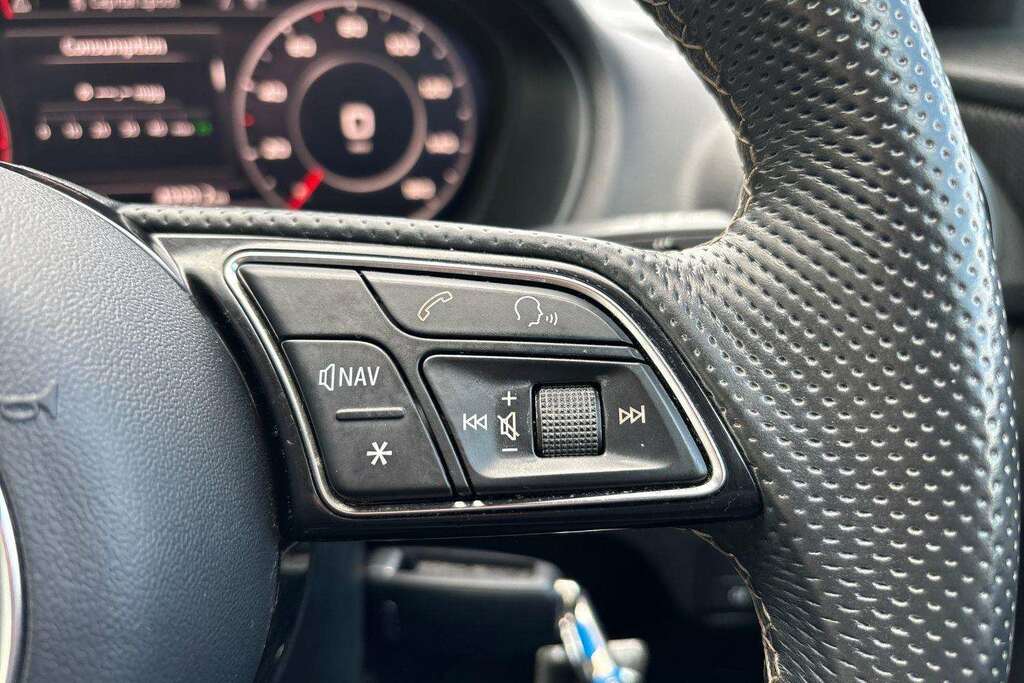 Audi Q2 1.5 Tfsi 35 Black Edition Suv S Tronic Grey #17