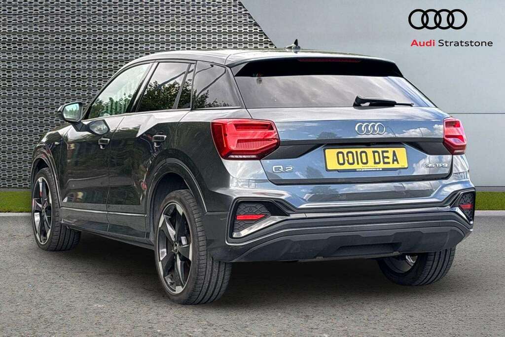 Audi Q2 35 Tfsi Black Edition 2022 Grey #3
