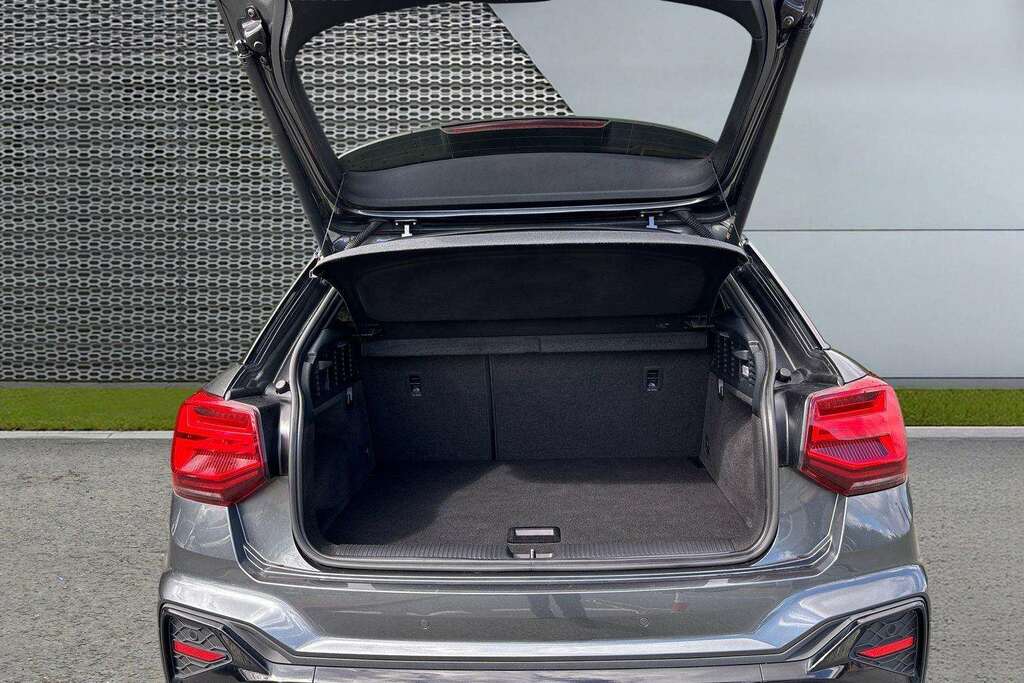 Audi Q2 1.5 Tfsi 35 Black Edition Suv S Tronic Grey #13