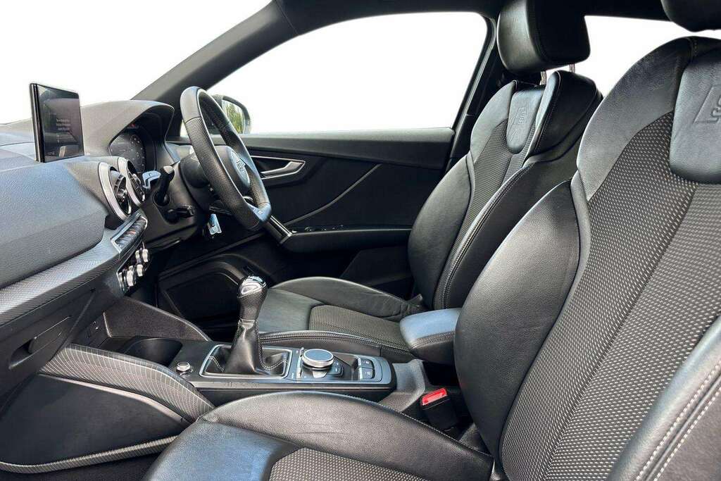 Audi Q2 1.5 Tfsi 35 Black Edition Suv S Tronic Grey #21
