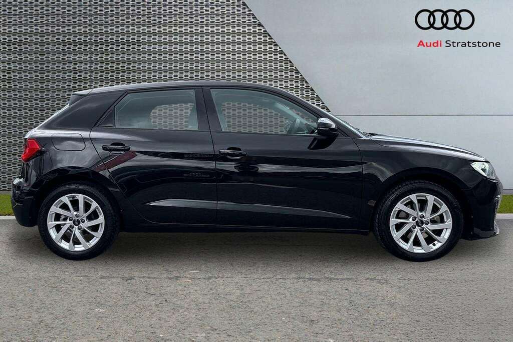 Audi A1 1.5 Tfsi 35 S Line Sportback S Tronic Black #4