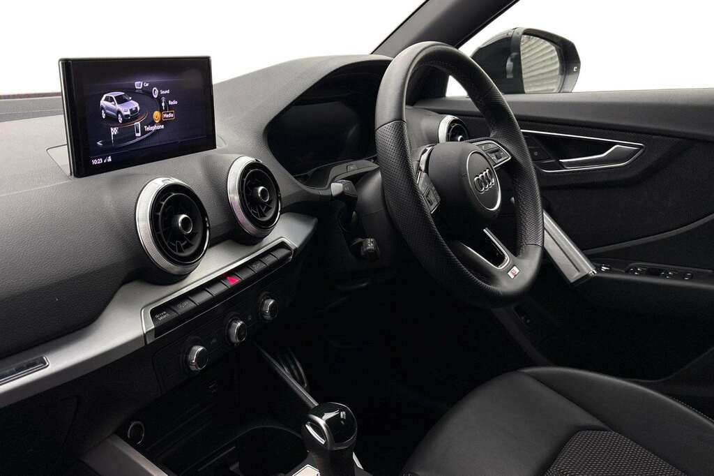 Audi Q2 35 Tfsi S Line S Tronic 2024 Black #2