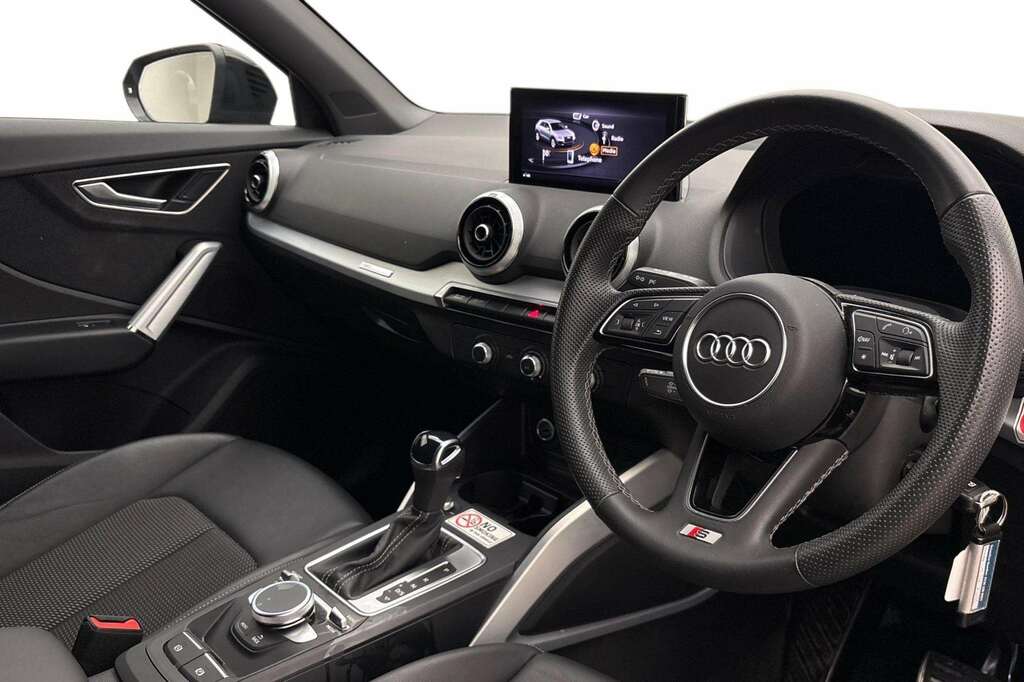 Audi Q2 35 Tfsi S Line S Tronic 2024 Black #6