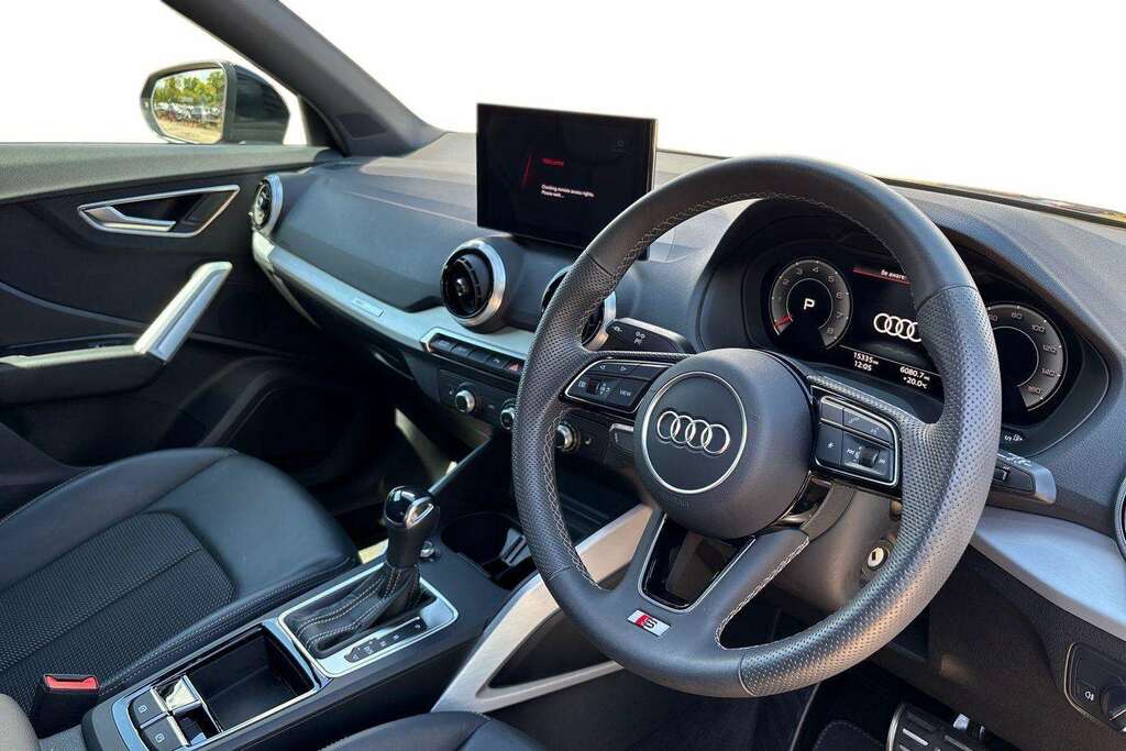 Audi Q2 35 Tfsi S Line S Tronic Tech 2024 Black #6