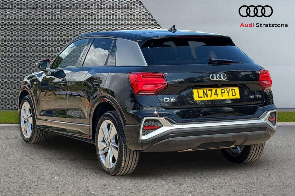 Audi Q2 35 Tfsi S Line S Tronic Tech 2024 Black #3