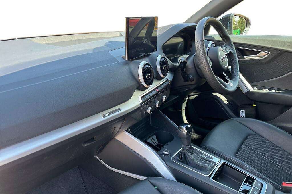 Audi Q2 35 Tfsi S Line S Tronic Tech 2024 Black #2