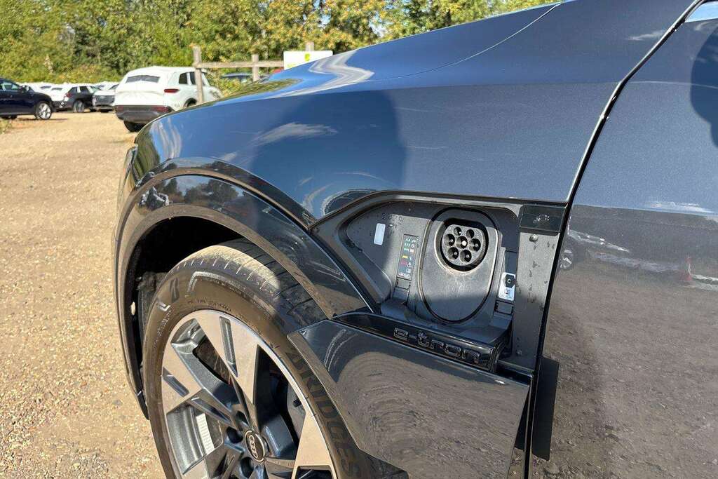 Audi Q8 e tron 300Kw 55 Quattro 114Kwh Sport Black #38