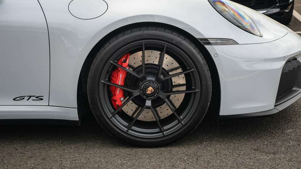 Porsche 911 Carrera 4 Gts Hev S-a 2025 Grey #6