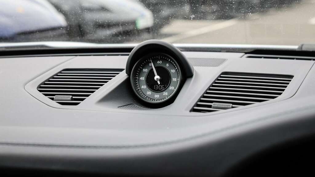 Porsche 911 2025 3.0T 992 Carrera Convertible Pdk E Silver #26