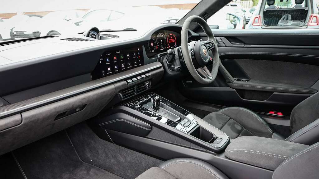 Porsche 911 Carrera 4 Gts Hev S-a 2025 Grey #5