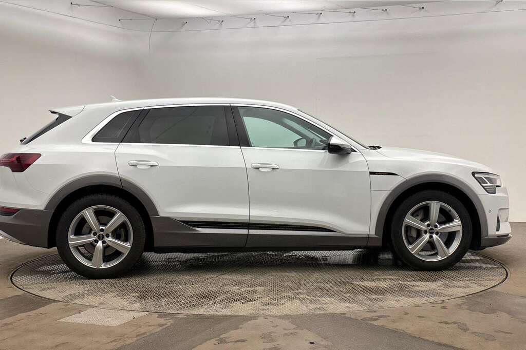 Audi E-tron 230Kw 50 Quattro 71Kwh Technik 2022 White #4