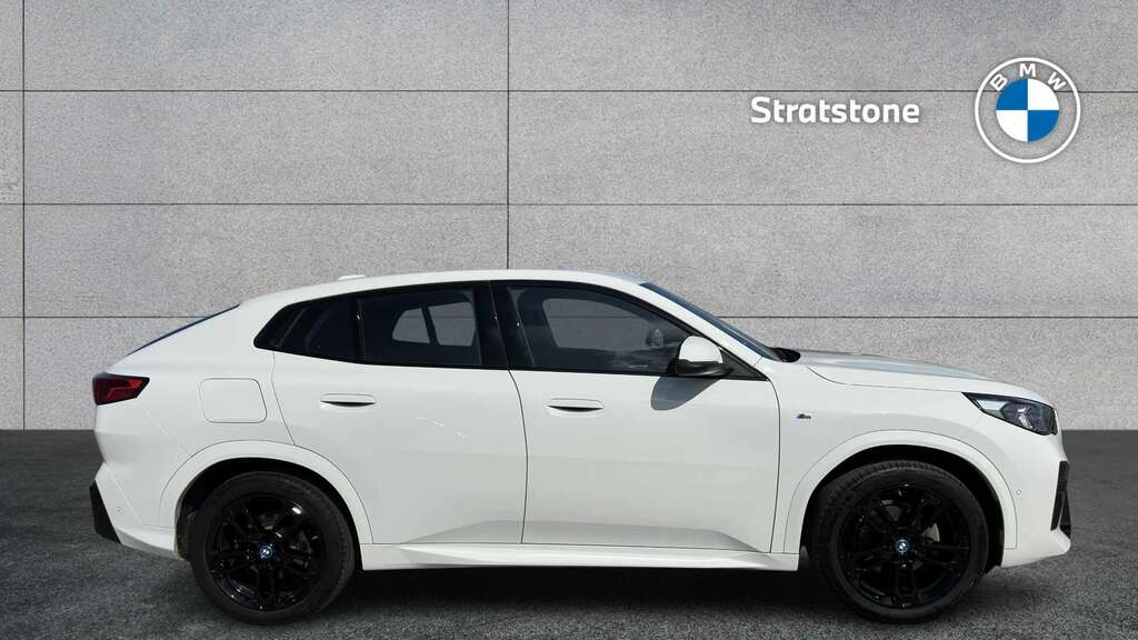 BMW iX2 150Kw Edrive20 M Sport 65Kwh 2024 White #3