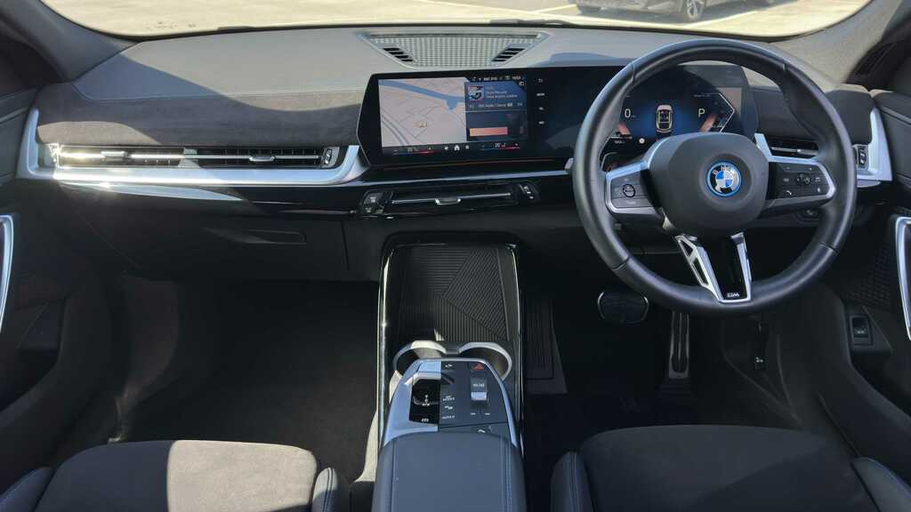 BMW iX2 150Kw Edrive20 M Sport 65Kwh 2024 White #4