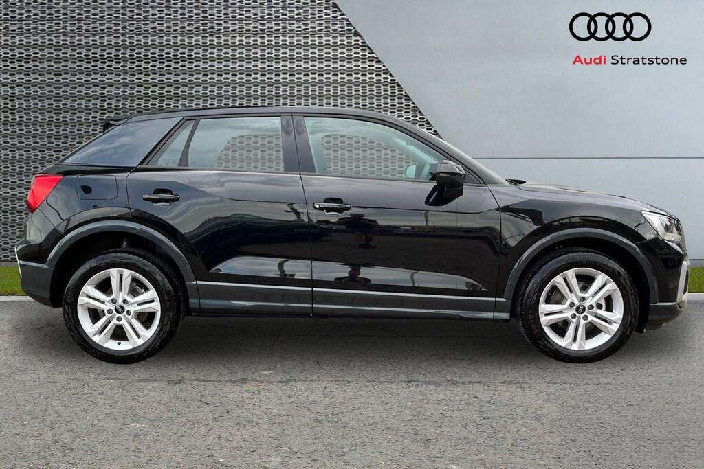 Audi Q2 35 Tfsi Sport S Tronic 2026 Black #4