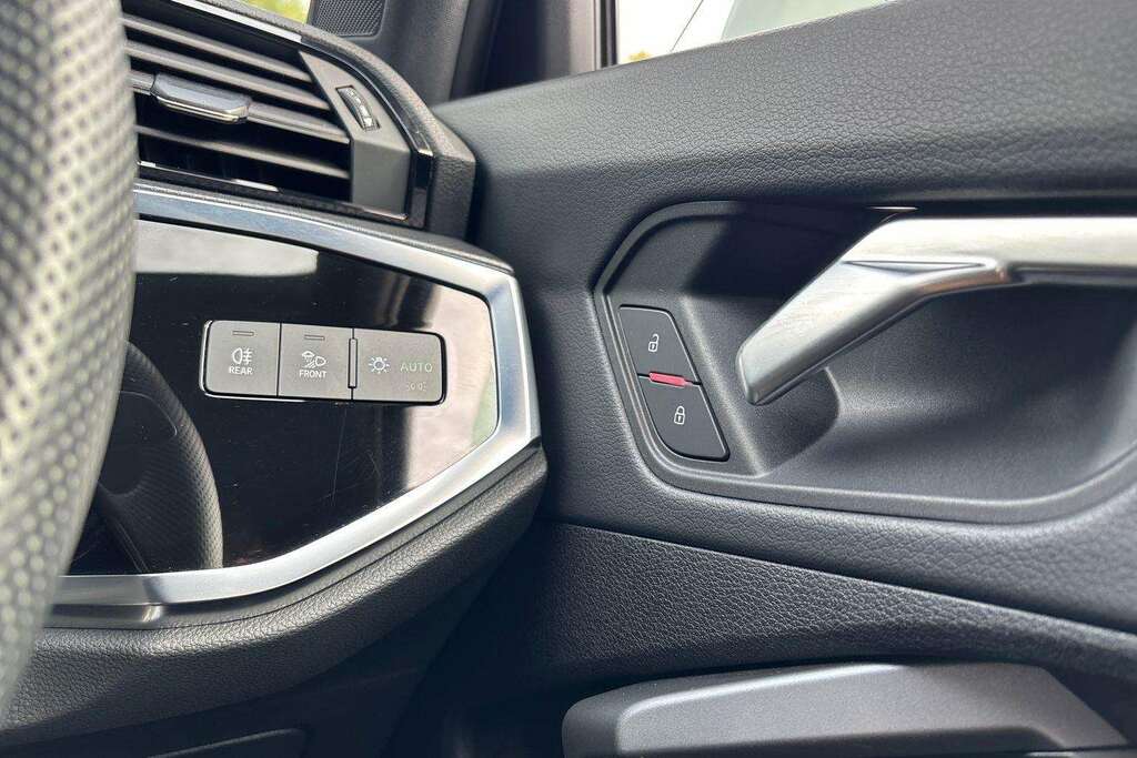 Audi Q3 Audi Q3 O S Line 35 Tfsi 150 Ps S Tronic White #34