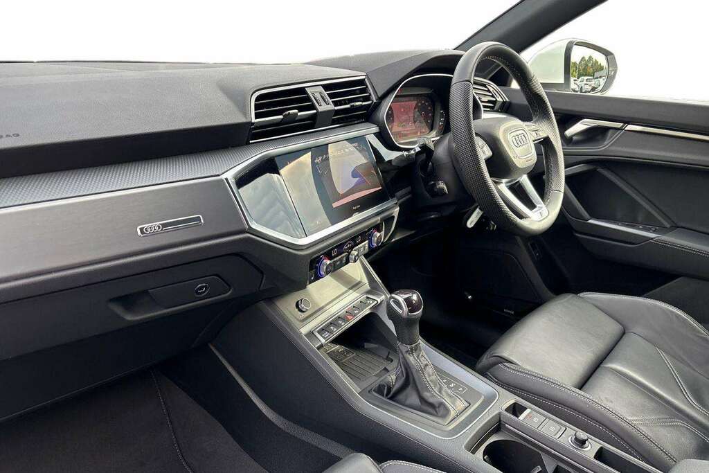Audi Q3 35 Tfsi S Line S Tronic Leather 2024 White #2