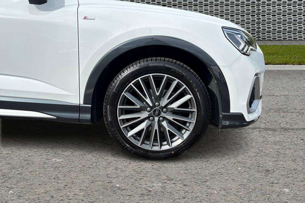Audi Q3 35 Tfsi S Line S Tronic Leather 2024 White #5