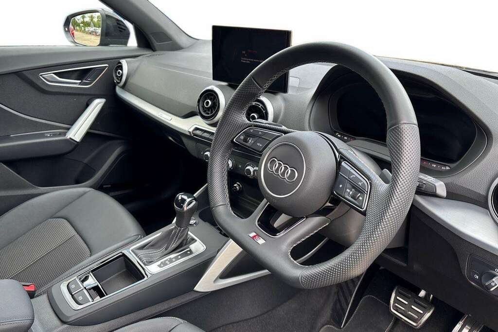 Audi Q2 35 Tfsi Black Edition S Tronic Tech 2026 Blue #6