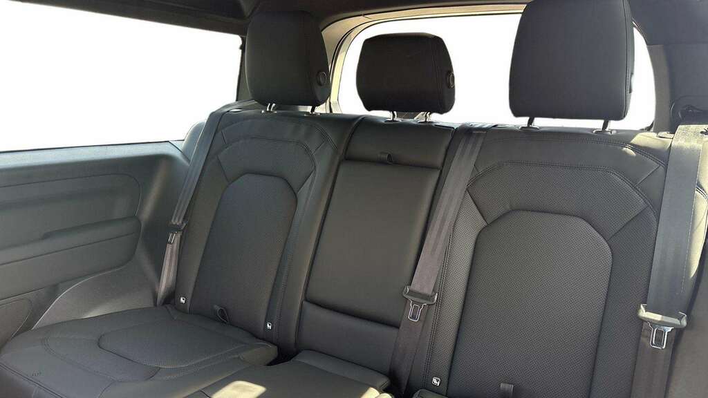 Land Rover Defender 90 3.0 D250 X-dynamic Se 90 2026 Grey #4