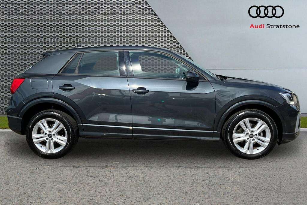 Audi Q2 30 Tfsi Sport 2023 Grey #4