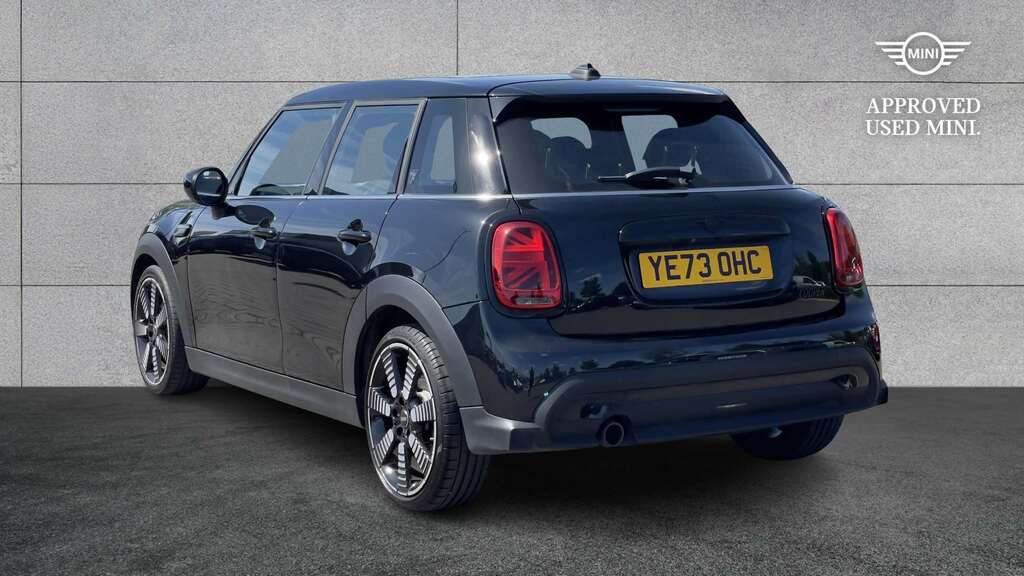 Mini Hatch 1.5 Cooper Exclusive Premium Plus 2023 YE73OHC Black #4