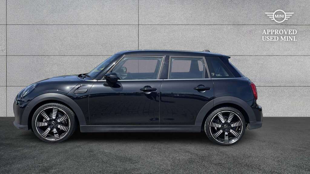 Mini Hatch 1.5 Cooper Exclusive Premium Plus 2023 YE73OHC Black #3