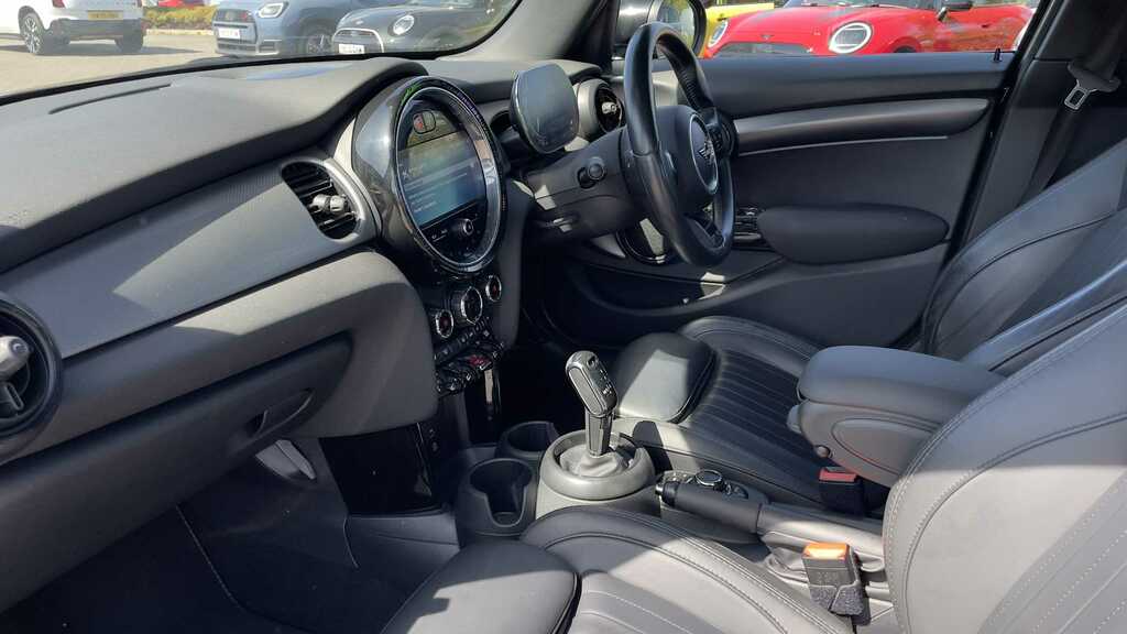 Mini Hatch 1.5 Cooper Exclusive Premium Plus 2023 YE73OHC Black #5
